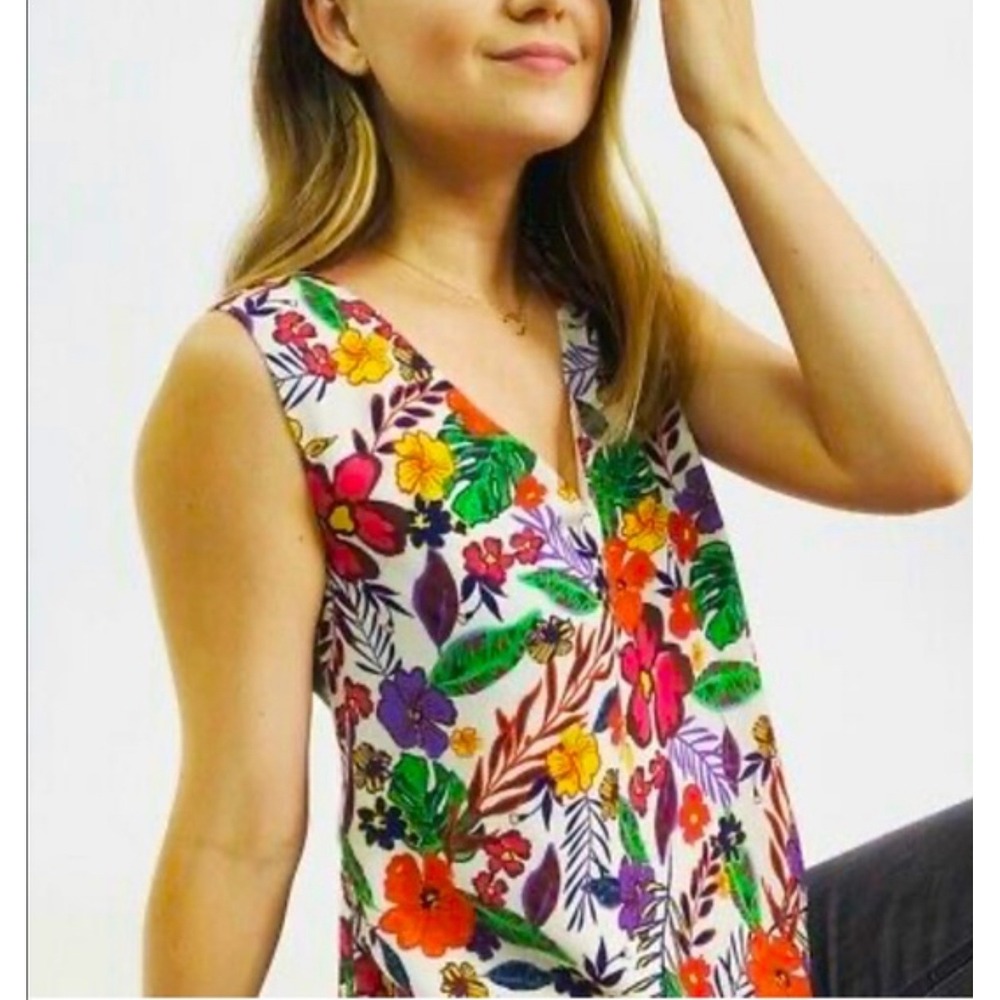 Tabitha Webb Women's Medium Floral Print Sleeveless Top Colorful Flowers Blouse